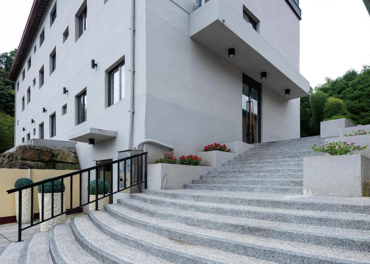 名竹旅社 Minzu Hotel Lugu Lake Exterior photo